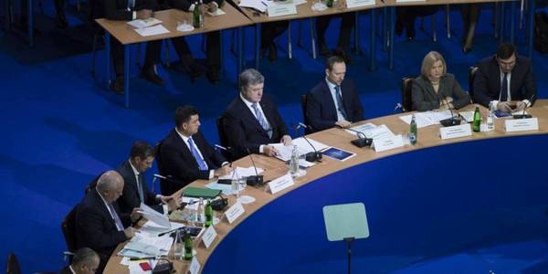 3 млрд грн в 2019 році має піти на підключення сільських шкіл до Інтернету, модернізацію опорних шкіл та придбання шкільних автобусів, - Президент