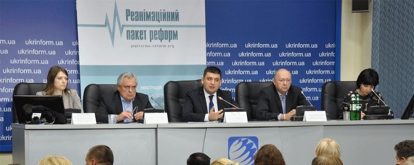 «Якщо не цей парламент, то новий схвалить пакет законів і децентралізація влади розпочнеться з 1 січня 2015 року», - В.Гройсман