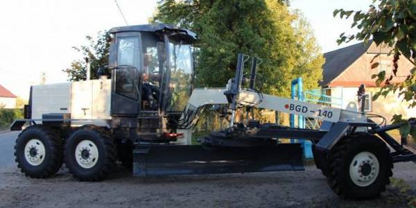 За рахунок інфраструктурної субвенції в Шацькій ОТГ придбали сучасний автогрейдер