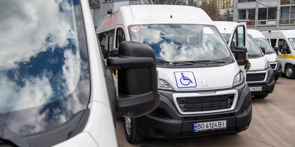 15 територіальних громад отримали спеціальні авто для створення служби перевезень людей з інвалідністю