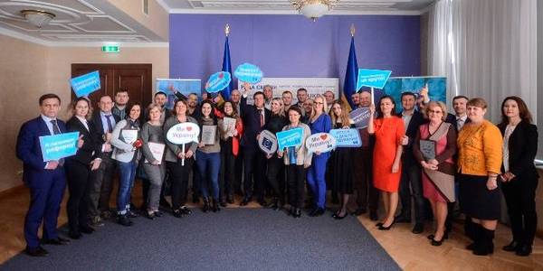 Настав час відкрити потужний інформаційний фронт для захисту децентралізації, — Зубко