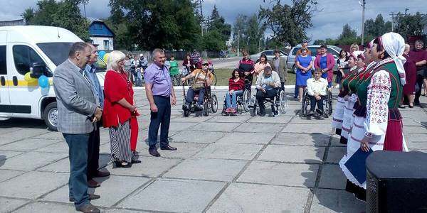 На Житомирщині працюватиме 6 служб «соціального таксі» – спецавтомобіль отримала Білокоровицька ОТГ

