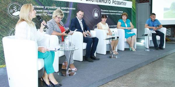 Прозора земля: ОТГ Харківщини вчилися ефективно угіддями користуватися