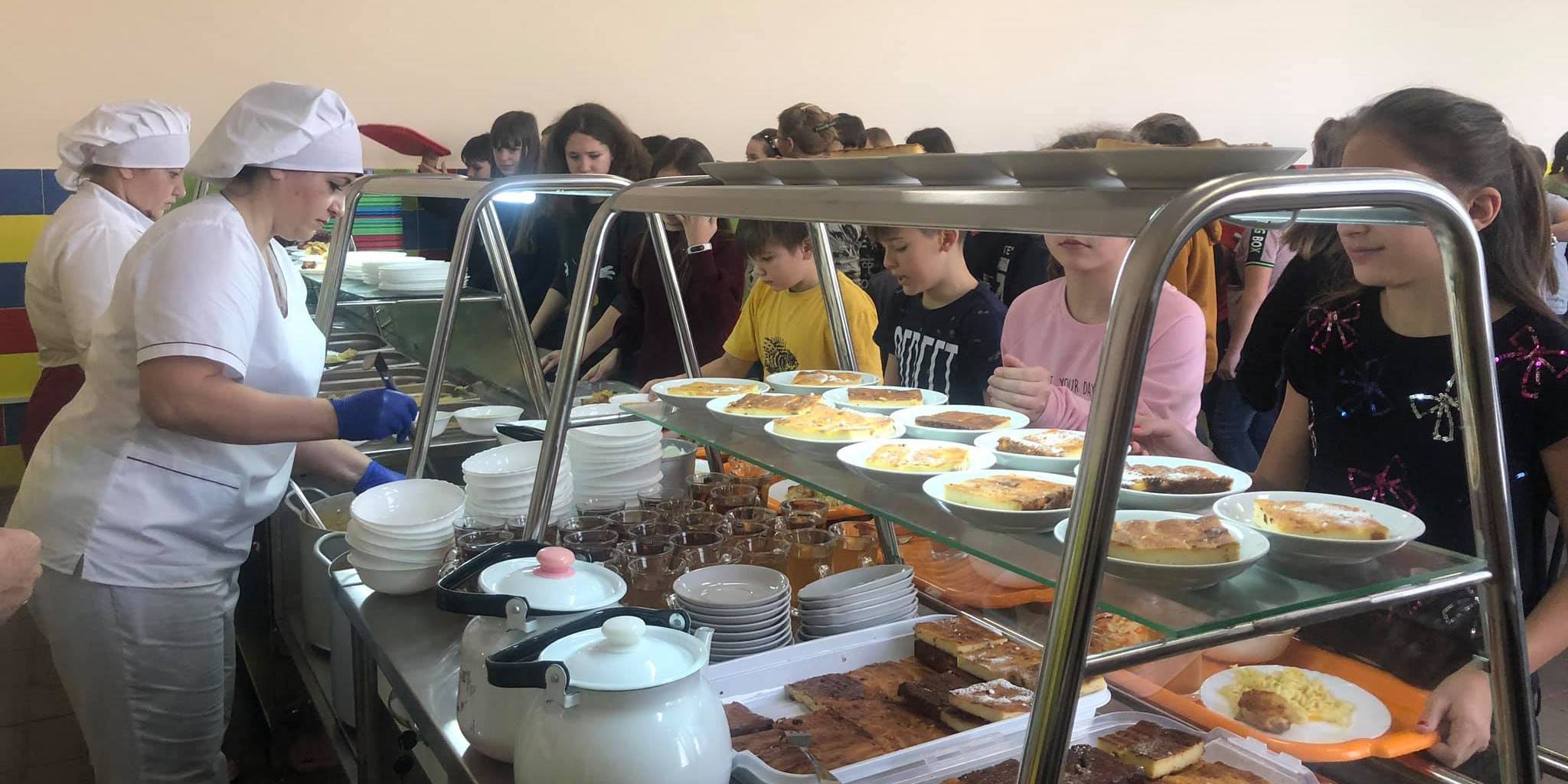 Buffet-style lunches with the budget money arranged by educators. Kyrylivska AH's experience