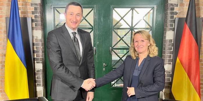 Ffe6ebb477a538c33b7077eab1069040