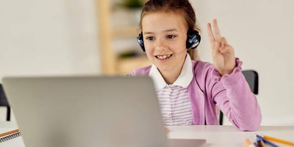 Переваги децентралізації: більшість громад Луганщини відновили навчальний процес