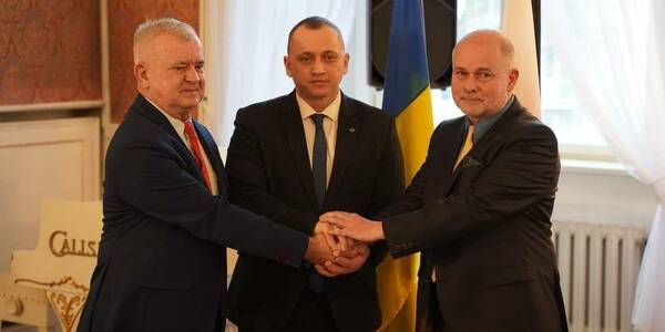 Порідненість українських міст із зарубіжними муніципалітетами: Хотин-Жагань-Тельтов

