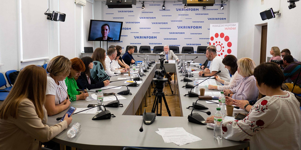 Побудова діалогів між громадою та владою: що є важливим для українських громад у воєнний та повоєнний час (+посібник)