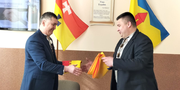 Рожище та Рожнятів підписали договір про співробітництво: історія партнерства

