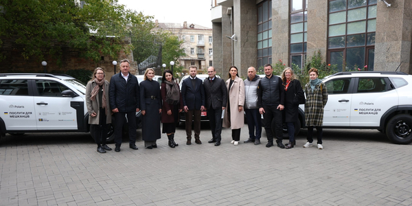 П’ять автомобілів з обладнанням для реалізації проєктів мобільного обслуговування мешканців передано громадам-партнерам Програми Polaris
