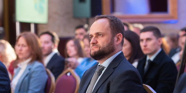 Відновлення має спиратися на сильні громади, ефективне врядування та інвестиції в людей – Олексій Кулеба під час Діалогу з питань врядування