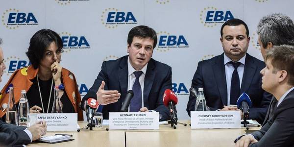 Децентралізація держархбудконтролю: е-декларації та передача повноважень на місця