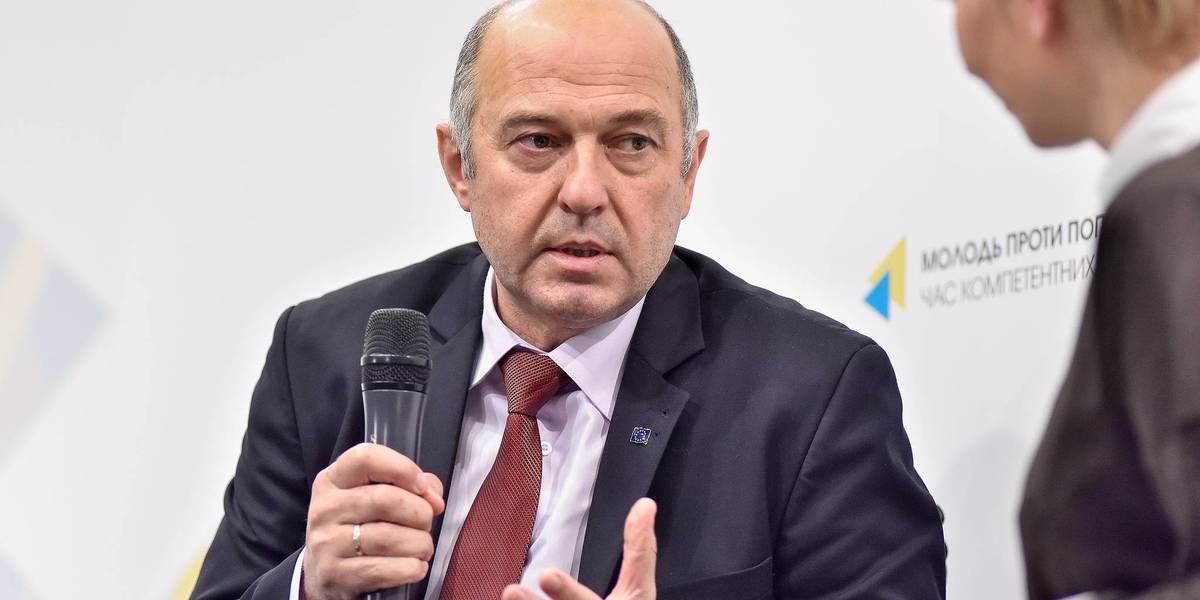 3fa62295238f408a2b126bb3a75ef667