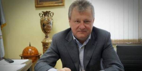 
Голова Тячівської ОТГ Іван Ковач: «Ремонт доріг і вулиць, теплосанація закладів освіти та штучне футбольне поле – наші пріоритети на 2018 рік»