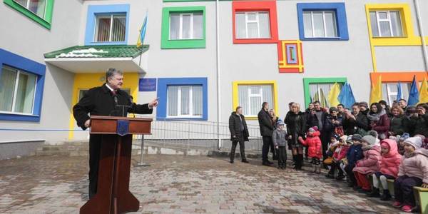 В громадах усе більше успіхів, що стали можливими завдяки децентралізації, - Президент