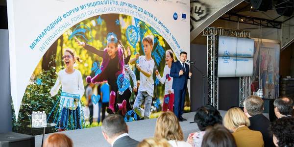 Діти та молодь мають бути включені в систему прийняття рішень в громаді, - Володимир Гройсман