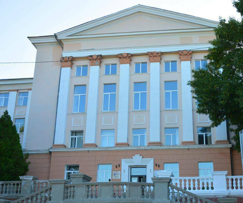 Приміщення Державної академії при президенті України у Дніпрі, де навчаються понад 100 учнів релокованої Покровської школи Приміщення Державної академії при президенті України у Дніпрі, де навчаються понад 100 учнів релокованої Покровської школи