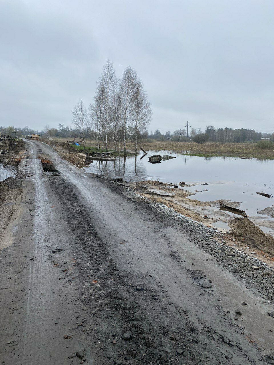 Відновлений за допомогою місцевих комунальників міст через річку Смячка після звільнення Городні у квітні 2022 року Відновлений за допомогою місцевих комунальників міст через річку Смячка після звільнення Городні у квітні 2022 року
