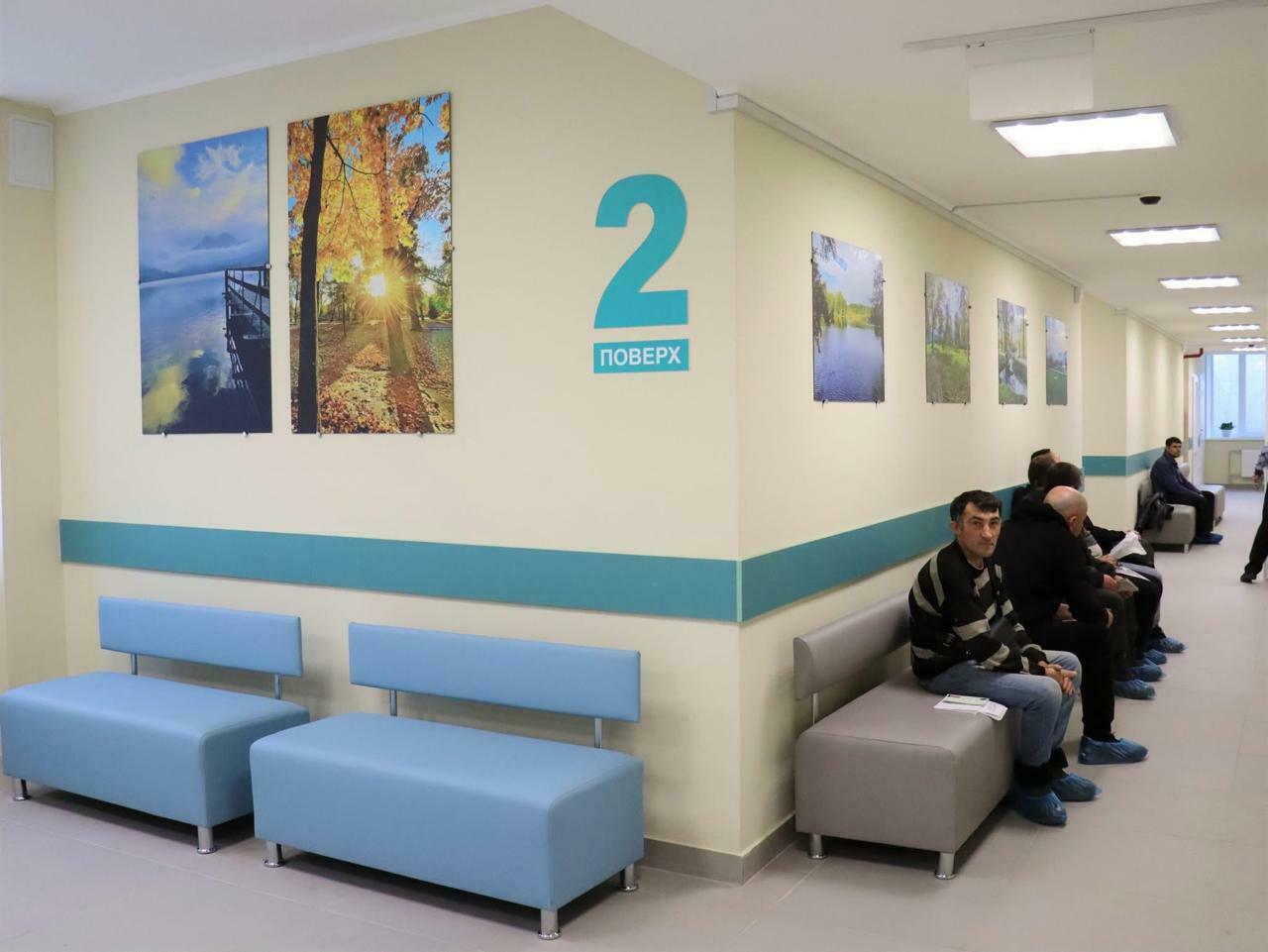 Хол Тростянецької міської лікарні після відновлення Хол Тростянецької міської лікарні після відновлення