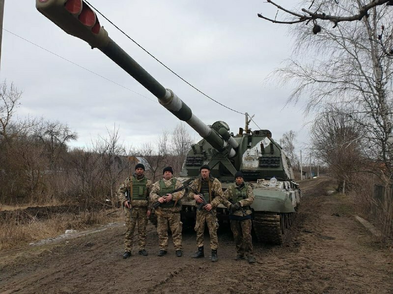 Перші бійці територіальної оборони Тростянця у березні 2022 року Перші бійці територіальної оборони Тростянця у березні 2022 року