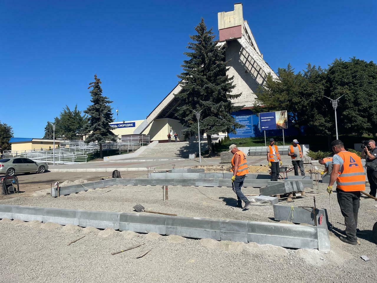 Відновлення автовокзалу Тростянця і площі перед ним Відновлення автовокзалу Тростянця і площі перед ним