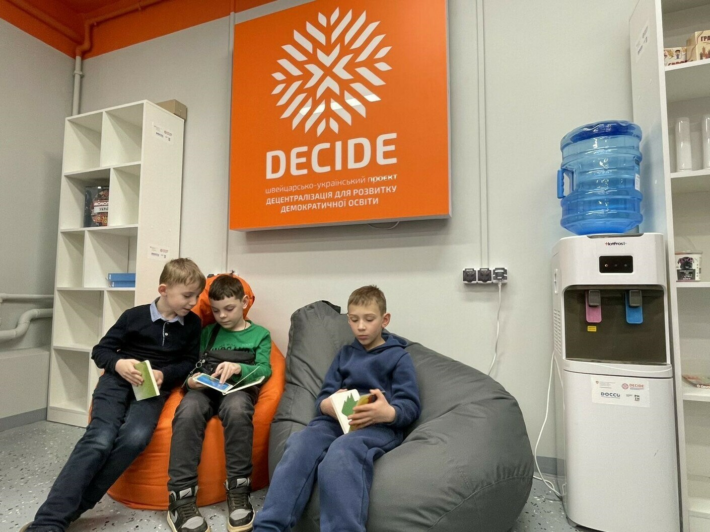 Учні в укритті після ремонту