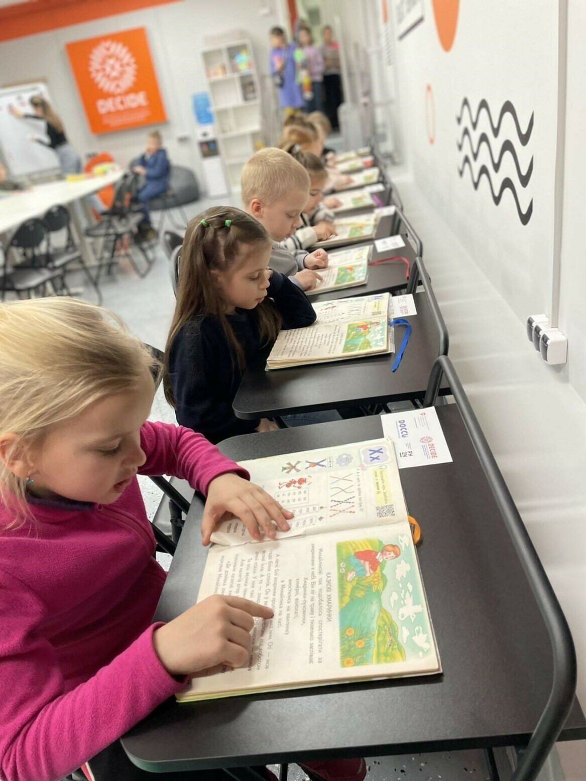 Учні й учениці молодших класів – в укритті