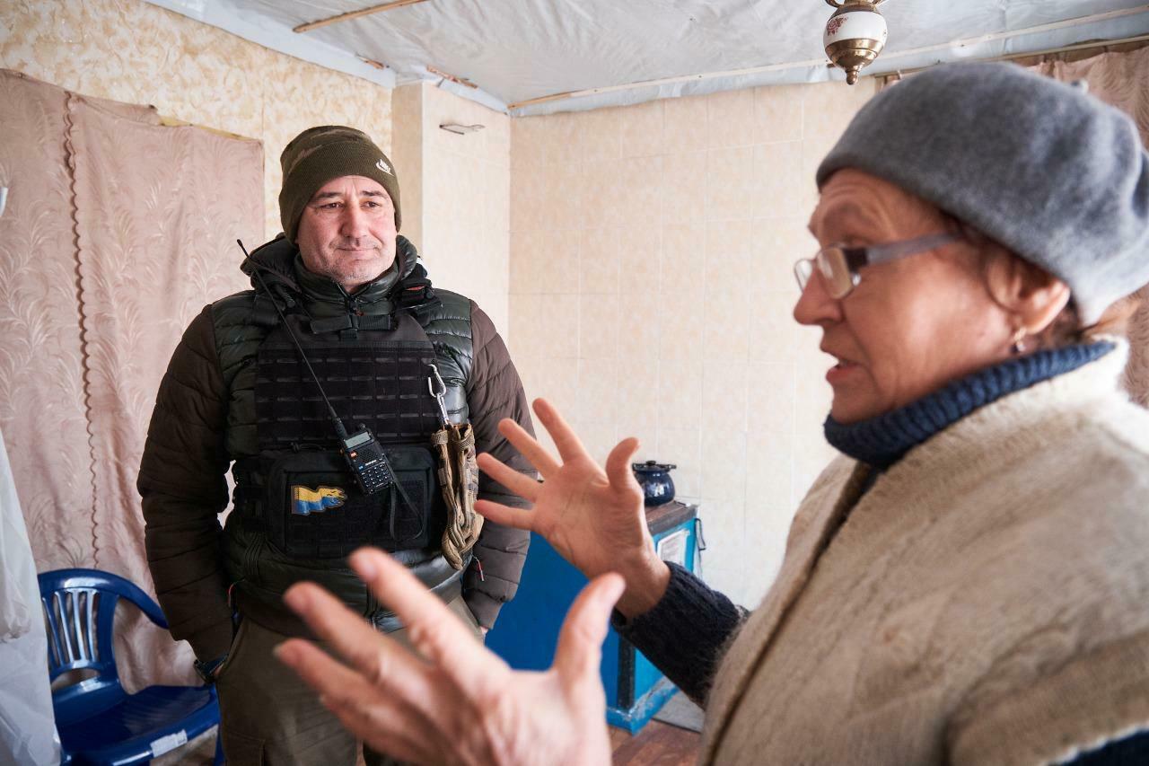 . Спілкування із сімейною лікаркою громади Аллою Трубачовою у тимчасово облаштованому медпункті у Сіверську . Спілкування із сімейною лікаркою громади Аллою Трубачовою у тимчасово облаштованому медпункті у Сіверську