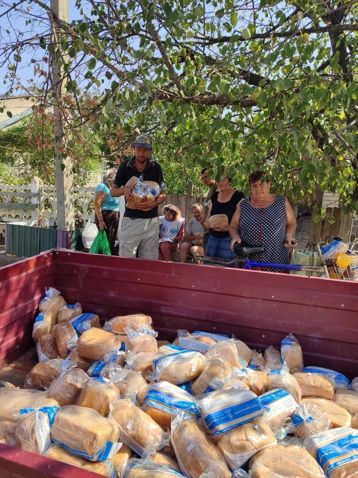 Розвезення хліба по селах Бериславської громади, яке відбувається щотижня – за ініціативою Благодійного фонду ADRA Ukraine Розвезення хліба по селах Бериславської громади, яке відбувається щотижня – за ініціативою Благодійного фонду ADRA Ukraine