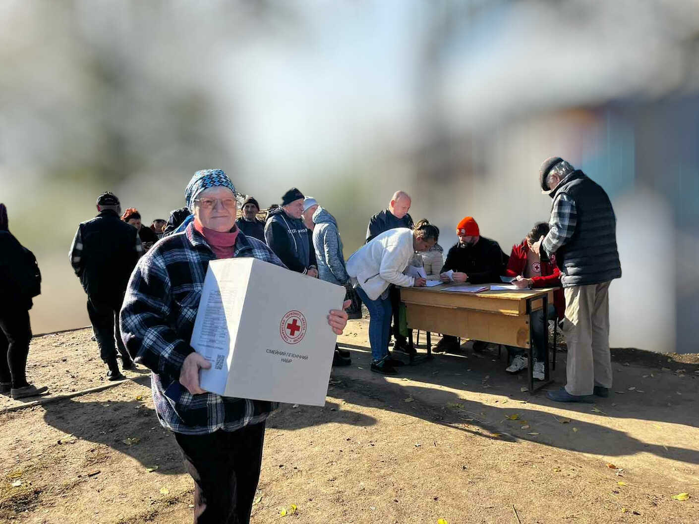 Роздача гуманітарної допомоги мешканцям Бериславської громади у селищі Велика Олександрівка Роздача гуманітарної допомоги мешканцям Бериславської громади у селищі Велика Олександрівка