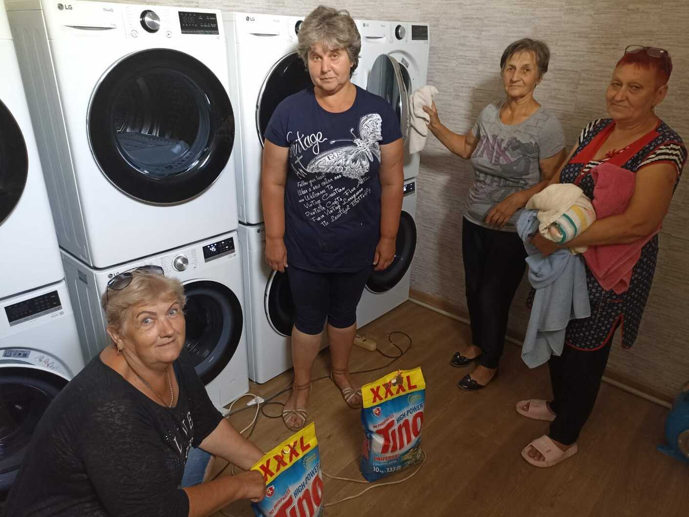 Мобільна пральня у Бериславі, кошти на яку дав Благодійний фонд «Відродження». Кілька місяців тому її знищили російські дрони. Мобільна пральня у Бериславі, кошти на яку дав Благодійний фонд «Відродження». Кілька місяців тому її знищили російські дрони.