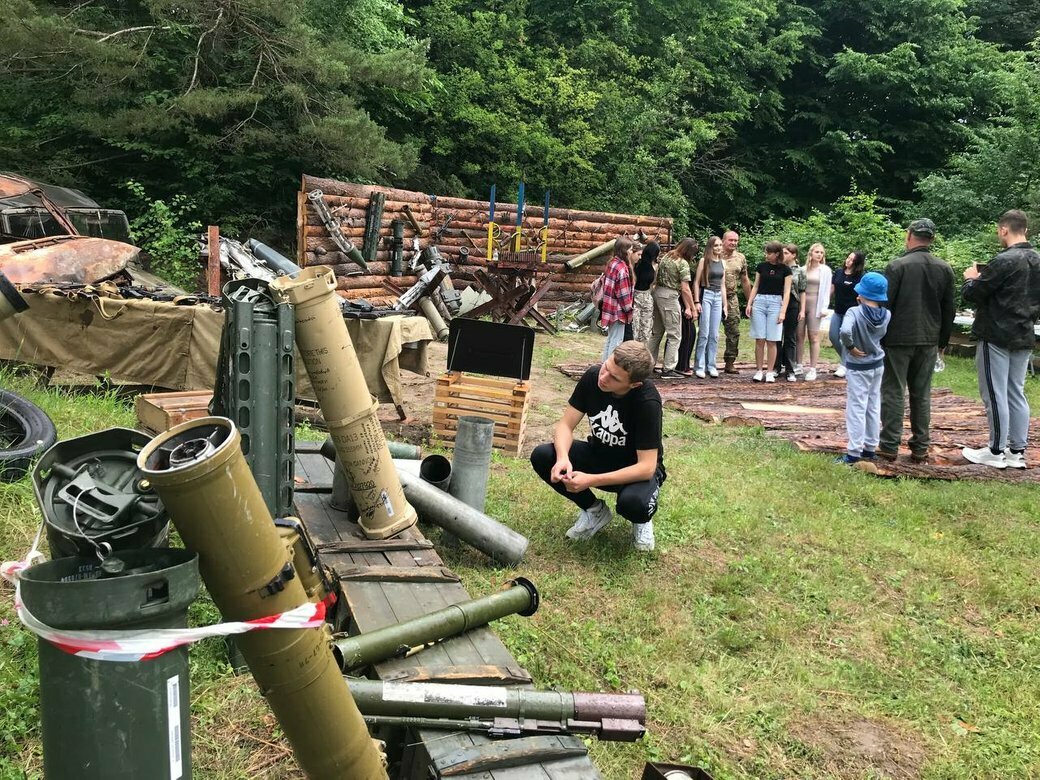 Заняття з дітьми у Подільсько-Волинській Січі Заняття з дітьми у Подільсько-Волинській Січі