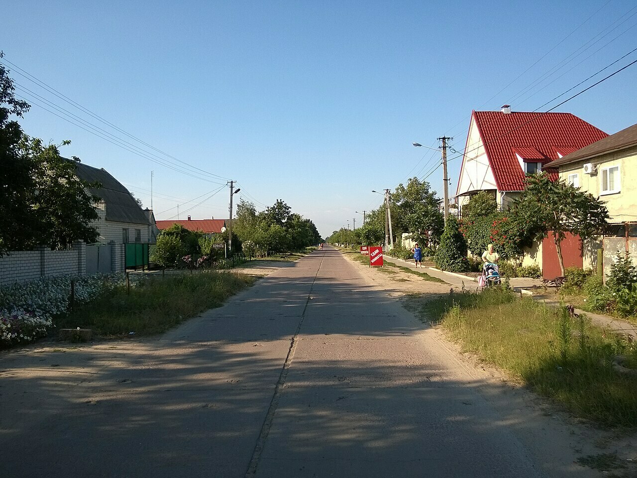 Вулиця у Лазурному. Фото Андрія Храброго, 2021 рік