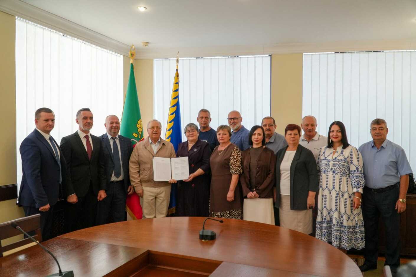 Учасники заходу після підписання Меморандуму про співробітництво з формування та розвитку Криворізької агломерації Учасники заходу після підписання Меморандуму про співробітництво з формування та розвитку Криворізької агломерації