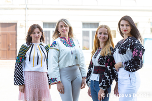 Thumb %d0%91%d0%be%d1%80%d1%89%d1%96%d0%b2%d1%81%d1%8c%d0%ba%d1%96 %d0%b4%d1%96%d0%b2%d1%87%d0%b0%d1%82%d0%b0 %d0%b2 %d1%81%d1%82%d0%b0%d1%80%d0%be%d0%b2%d0%b8%d0%bd%d0%bd%d0%b8%d1%85 %d1%80%d0%be%d0%b4%d0%b8%d0%bd%d0%bd%d0%b8%d1%85 %d0%b2%d0%b8%d1%88%d0%b8%d0%b2%d0%b0%d0%bd%d0%ba%d0%b0%d1%85  %d0%91%d0%be%d1%80%d1%89%d1%96%d0%b2%d1%81%d1%8c%d0%ba%d0%b0 %d0%b3%d1%80%d0%be%d0%bc%d0%b0%d0%b4%d0%b0  2 