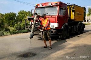 Машина для ремонту доріг, придбана за підтримки Програми DOBRE