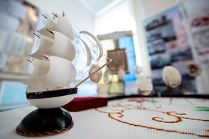 Роботи місцевих майстрів Олександра та Антоніни Кравченків, Компаніївська громада