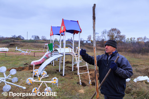 Старосалтівська об’єднана громада:  Встановлення дитячого майданчика в с. Хотомля