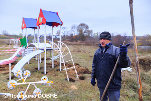 Старосалтівська об’єднана громада:  Встановлення дитячого майданчика в с. Хотомля