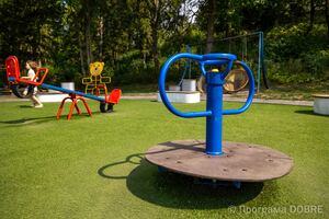 Дитячий майданчик, облаштований за підтримки Програми USAID DOBRE, Лановецька громада