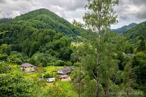 Скеля Камінь Довбуша, село Розтоки, Усть-Путильська громада
